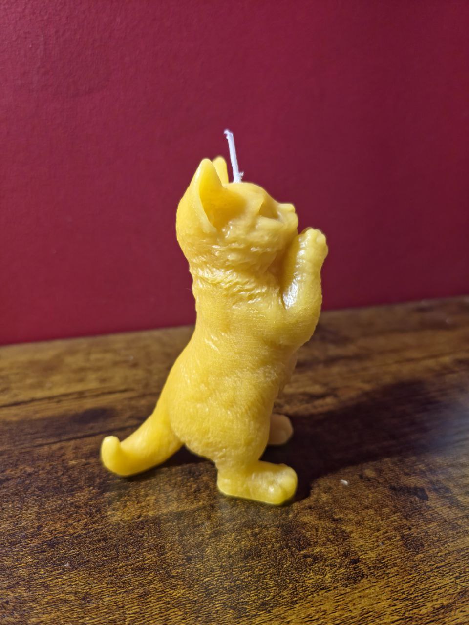 Handmade Pure Beeswax Cat Candle – Natural Honey Scent, Cute Decorative Gift