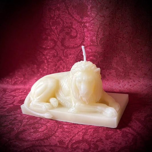Handmade Pure Beeswax Ivory Lion Statue Candle – Natural Scented Decorative Gift