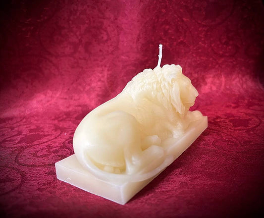 Handmade Pure Beeswax Ivory Lion Statue Candle – Natural Scented Decorative Gift